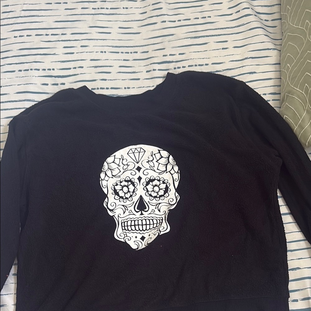 Black Skull Graphic Sweatshirt